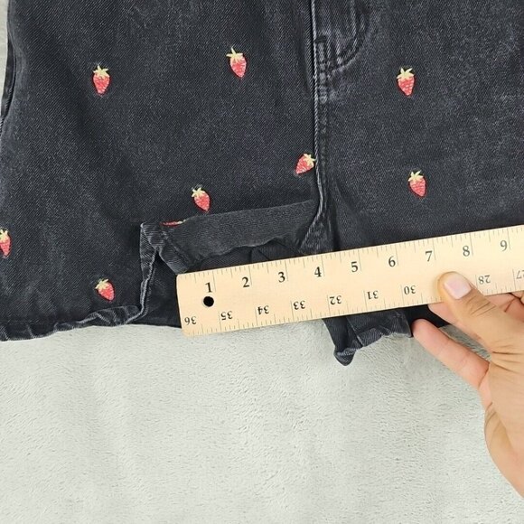 FOREVER 21 Mom Shorts Womens Size S Black Embroidered Strawberries High Rise - Picture 5 of 10